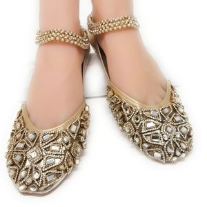 Beautiful handmade kussay with 2 anklets
